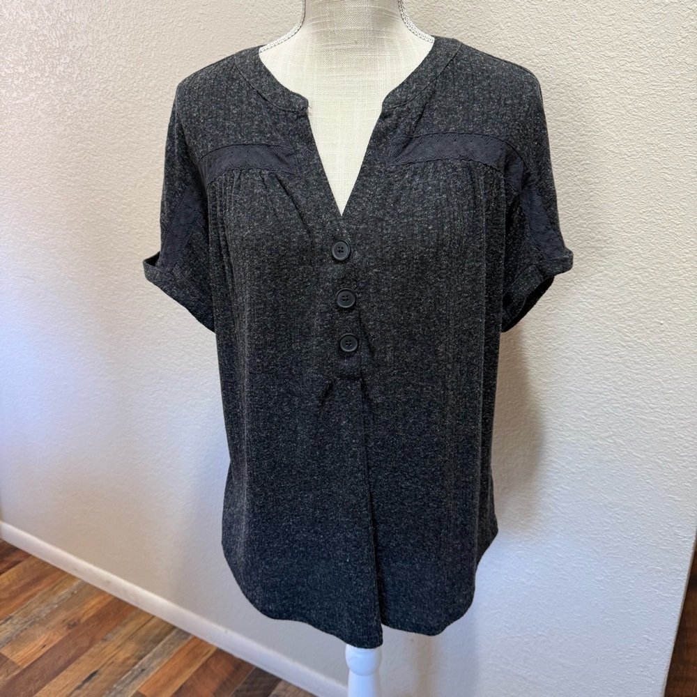 COMP Vintage - Women's Short-Sleeve Button Henley Top - Charcoal - Size Large